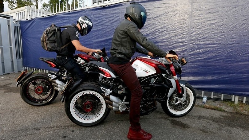 Hamilton a Monza con la… MV Agusta
