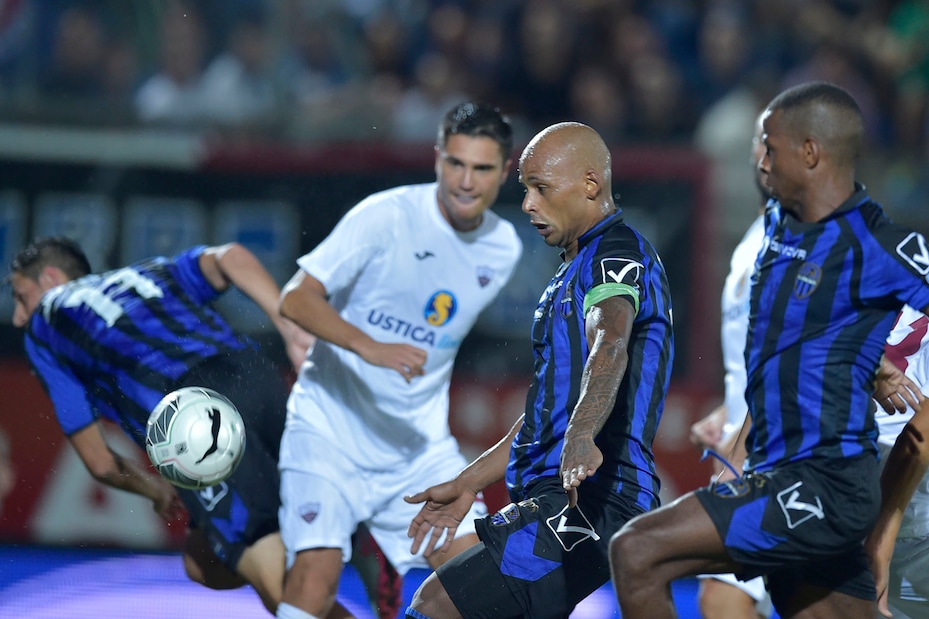 Latina-Trapani in parità. Succede tutto in 1'