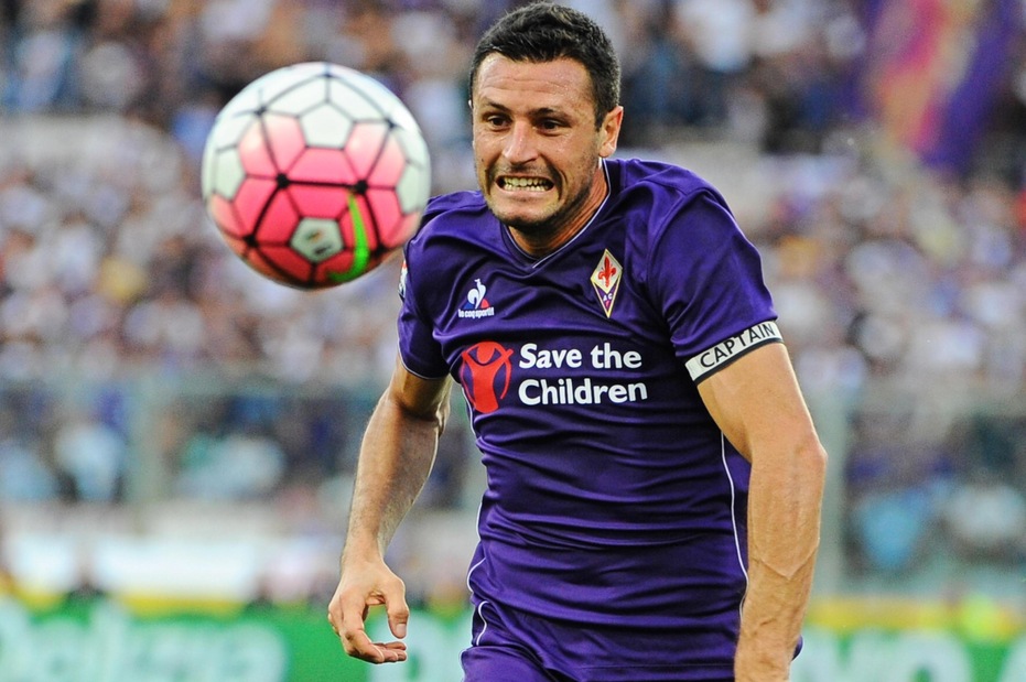 Fiorentina, Pasqual out: lesione muscolare Fiorentina, Pasqual out: lesione muscolare