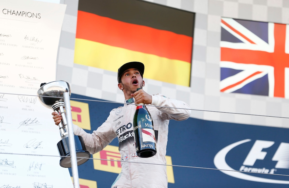 F1 Suzuka, trionfo Hamilton. Vettel sul podio: terzo