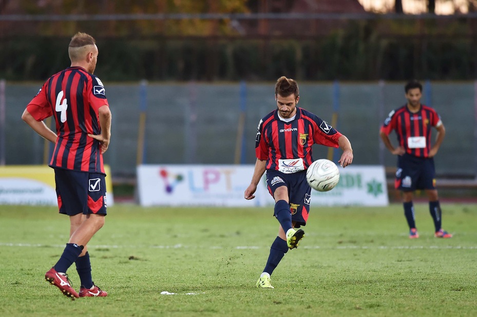 Casertana al comando. Battuta la Juve Stabia Casertana al comando. Battuta la Juve Stabia