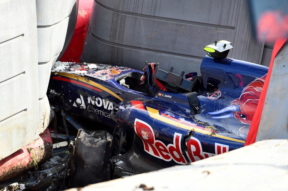 F1, Sochi: brutto incidente per Sainz, libere interrotte