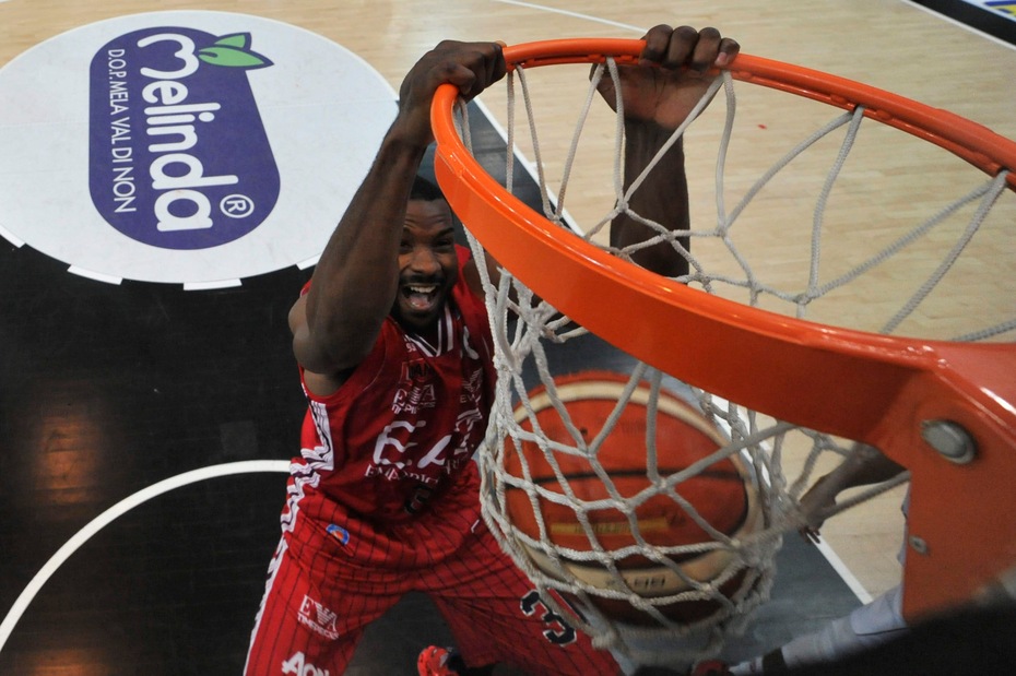 Basket, Serie A: riscatto Milano a 1,10