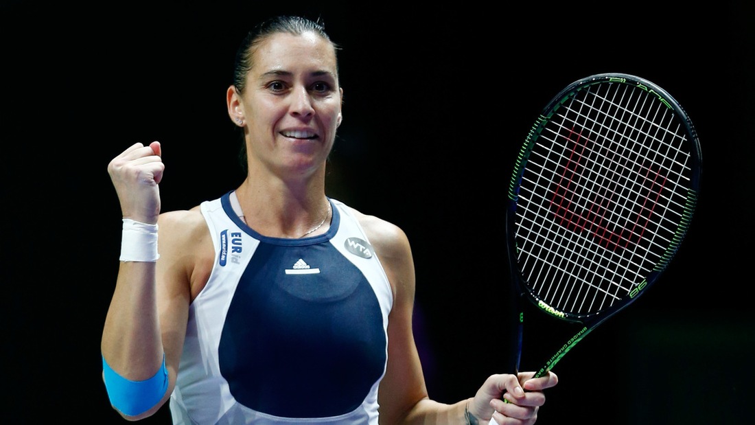 Wta Finals, reazione Pennetta: battuta Radwanska in due set