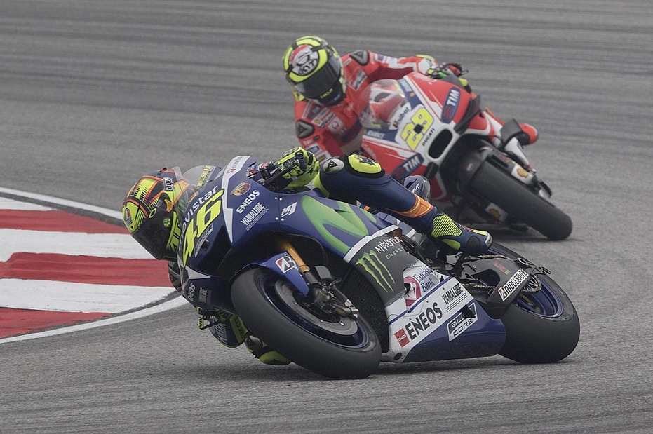 MotoGp, Valencia: Iannone e Rossi davanti nelle libere MotoGp, Valencia: Iannone e Rossi davanti nelle libere