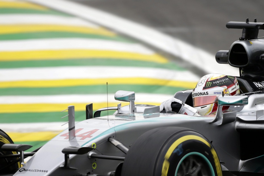 F1, Gp Brasile: Mercedes sempre davanti, Ferrari inseguono