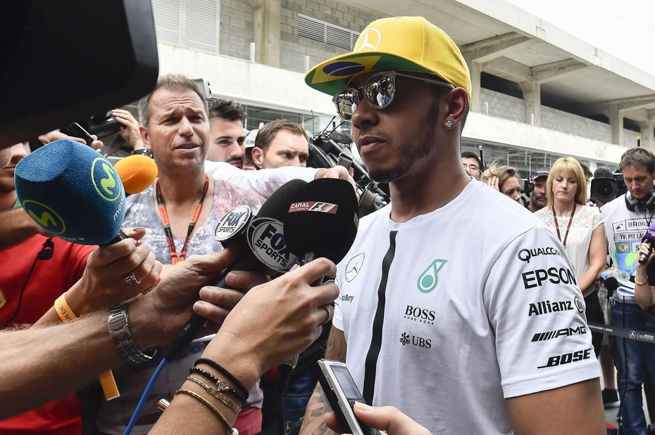 Attentati Parigi, Hamilton: «Prego per le vittime»