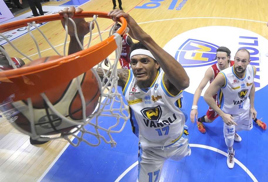 Basket, Serie A: Pistoia avanti su Reggio Emilia