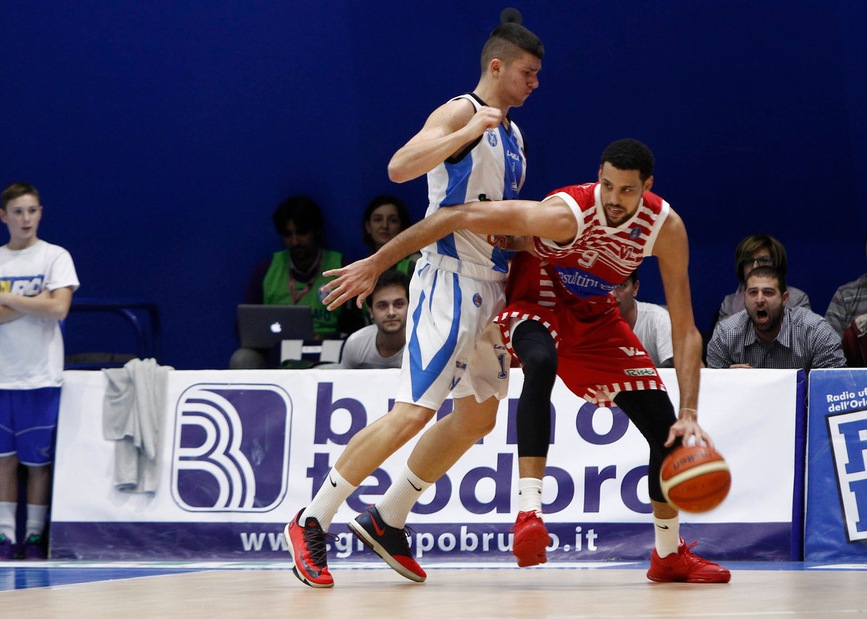 Basket: Pesaro, l'impresa contro Milano vale 3,60