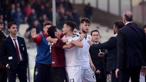Serie B, Salernitana-Cagliari 0-2: rissa e quattro espulsi nel finale