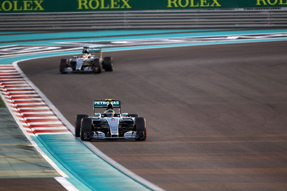 F1, Mercedes: Rosberg e Hamilton svelano la W07