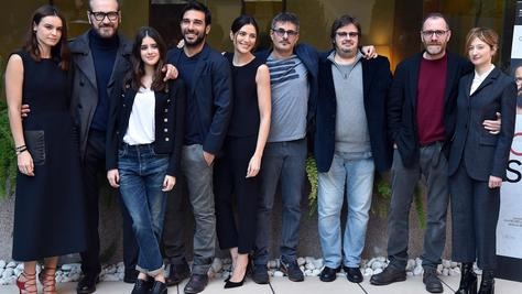 "Perfetti sconosciuti", segreti e bugie nell'era degli smartphone