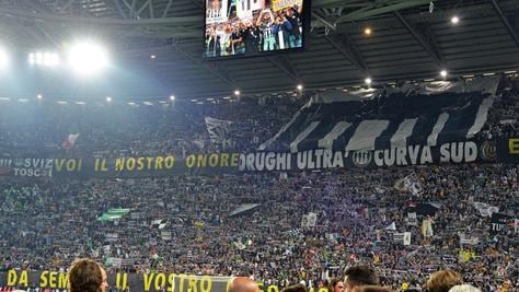 Cori razzisti contro Firenze. Curva Juve chiusa con la sospensiva