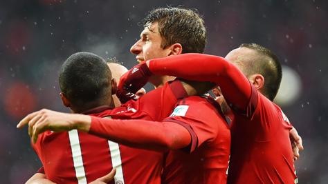 Bundesliga, tris del Bayern Monaco: Muller fenomenale