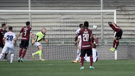 Serie B Salernitana-Crotone, pari. Coda replica a Stoian