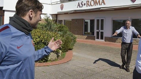 Calciomercato Roma, Pallotta-Totti: c'è la stretta di mano 