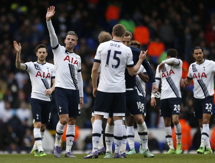 Premier: frenata Leicester, Tottenham favorito per il titolo