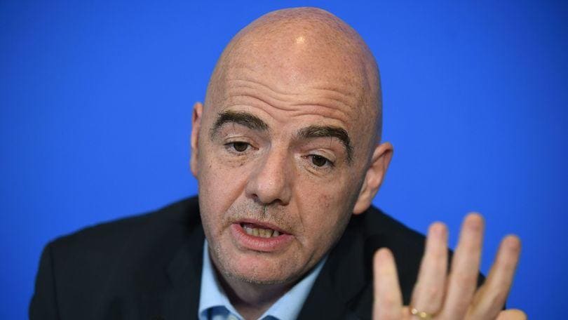 Fifa, svolta storica: sì alla moviola in campo