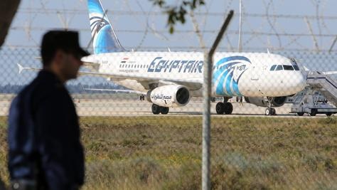 Aereo Egyptair dirottato: arrestato il dirottatore