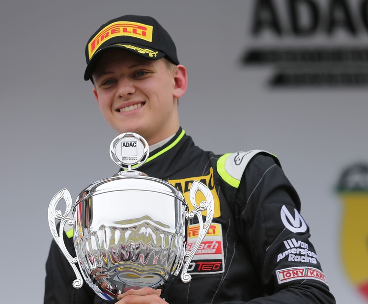 F4, a Misano doppietta Schumacher!