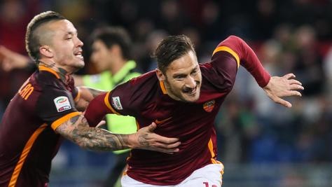Calciomercato Roma, ecco dove andrà Totti. Cinque piste da seguire, la prima porta a Leicester