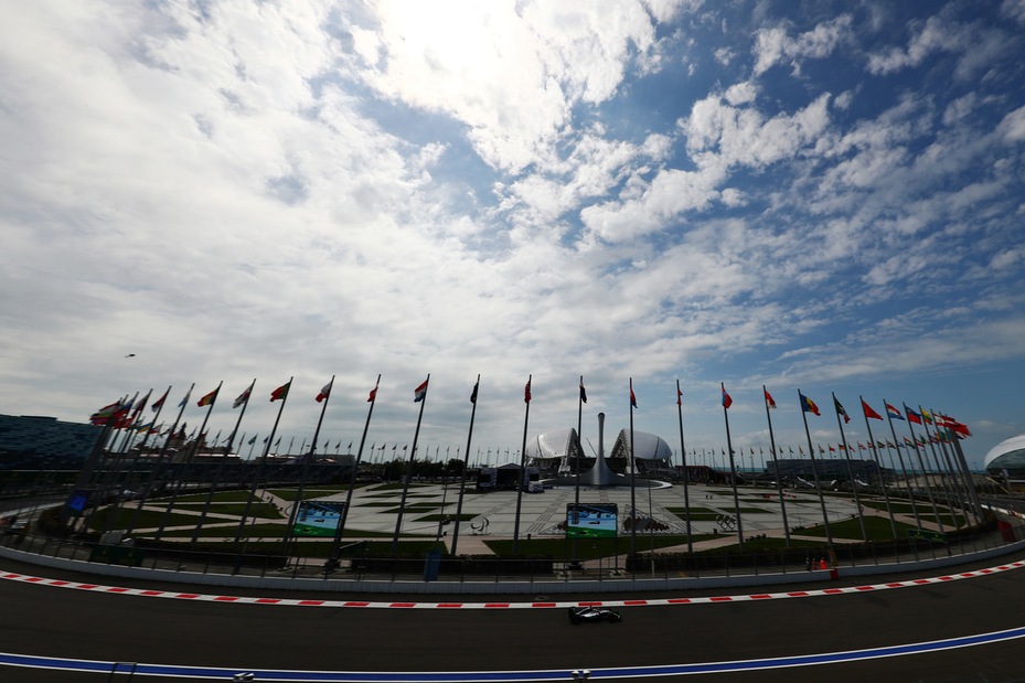 F1, Sochi: Mercedes precedono Ferrari nelle prime libere