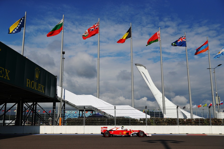 F1, Sochi: Vettel insegue Hamilton nelle seconde libere