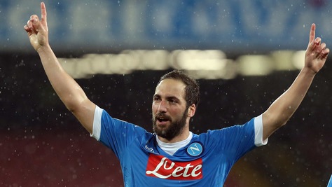 Serie A, Napoli-Atalanta 2-1: Higuain, doppietta da sballo