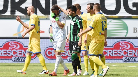 Serie A: il Frosinone retrocede in B. Carpi-Lazio 1-3, Sampdoria-Genoa 0-3, Fiorentina-Palermo 0-0