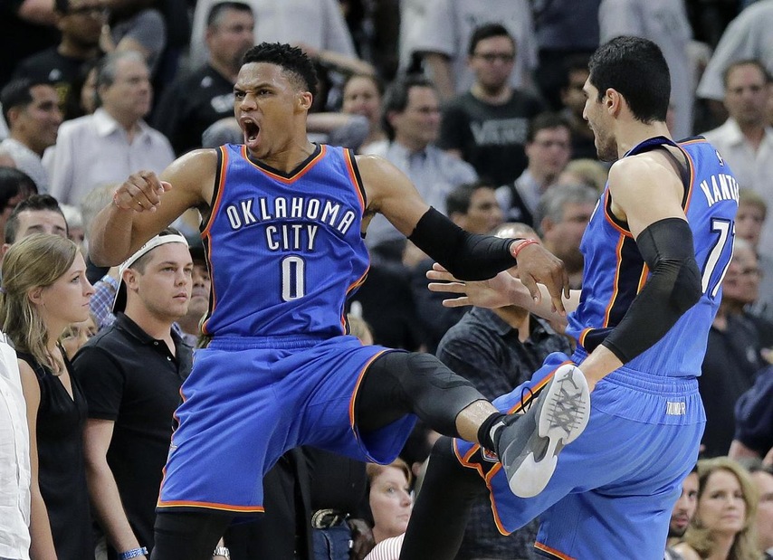 Westbrook sbanca San Antonio, match-point Thunder