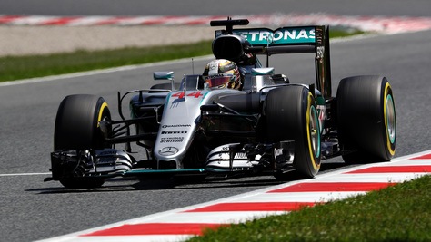 F1 Spagna: Hamilton in pole, terza fila Ferrari