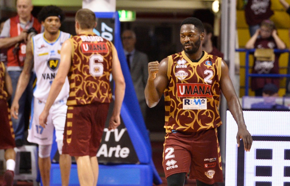 Pargo stende Cremona, Venezia sfida Milano Pargo stende Cremona, Venezia sfida Milano