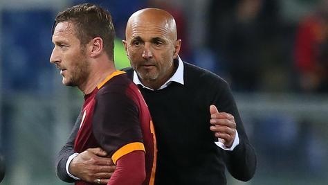 Roma, Spalletti: «Totti? Sono al suo fianco. Pjanic mi ha detto che resta»