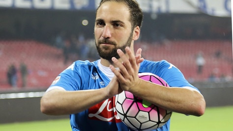 Napoli, è Higuain il Re del mondo