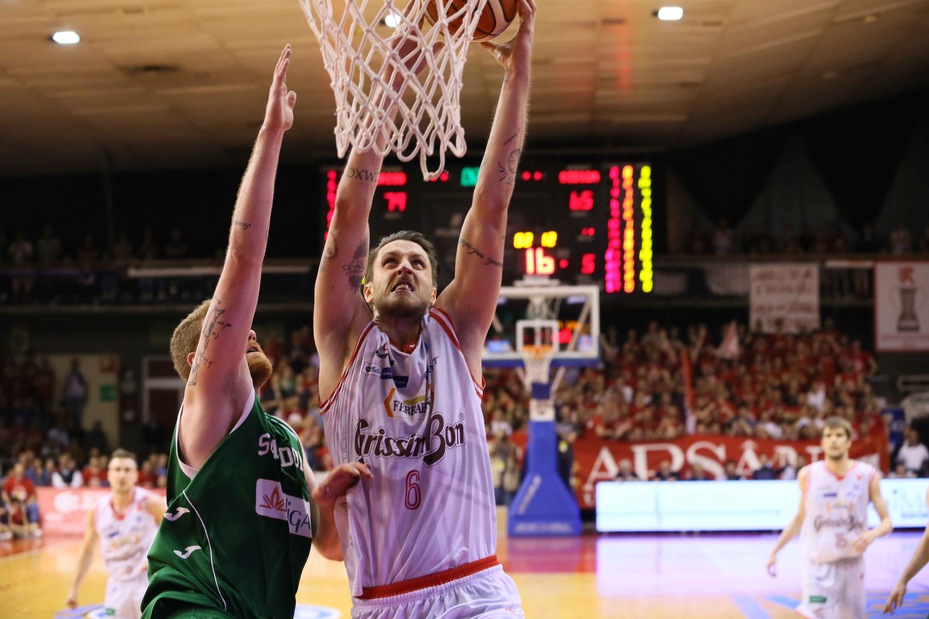 Basket Serie A, Reggio Emilia vola con Polonara Basket Serie A, Reggio Emilia vola con Polonara