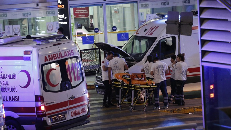 Turchia sconvolta, attentato kamikaze all'aeroporto di Istanbul