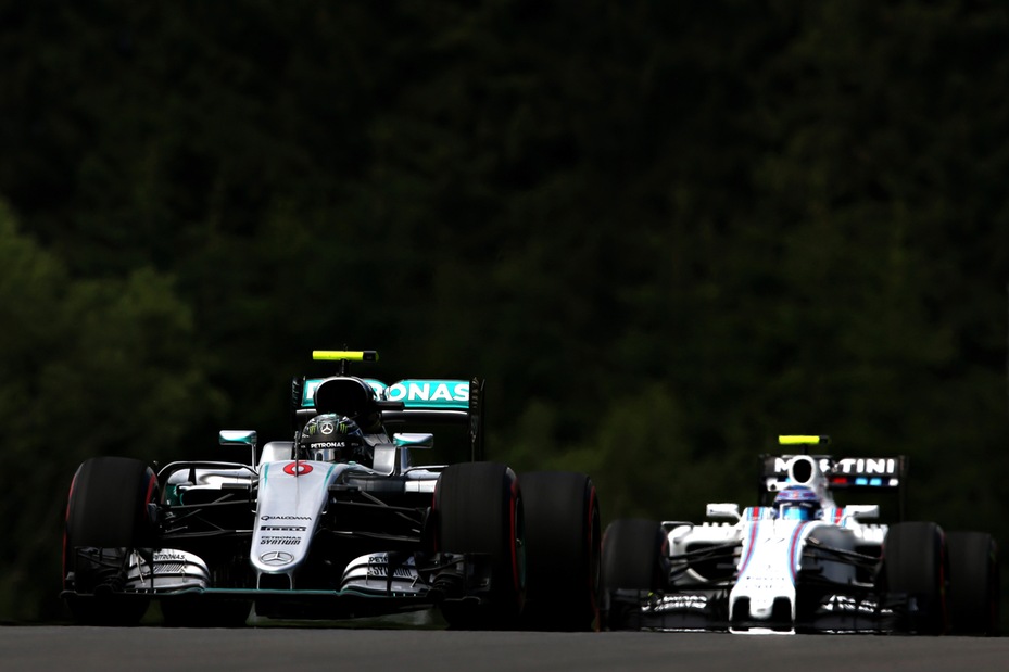 F1, Gp Austria: Mercedes davanti, Ferrari inseguono