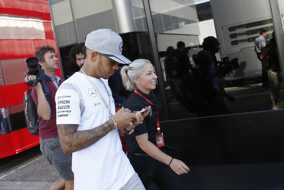 F1: nessuna penalità per Hamilton, multa alla Mercedes