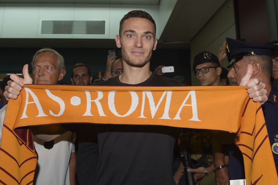 Roma, ufficiale Vermaelen: avrà il numero 15 di Pjanic