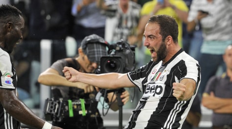 Juventus, Higuain: «Che gioia il gol all'esordio. Voglio vincere tutto»