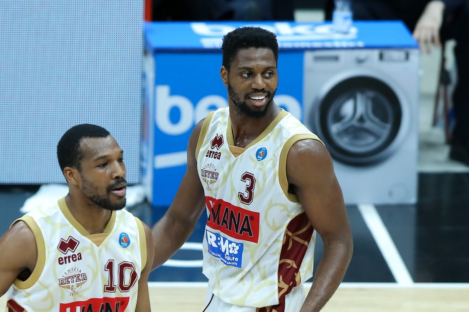 Basket, Ejim esalta Venezia, Milano regola Lubiana Basket, Ejim esalta Venezia, Milano regola Lubiana