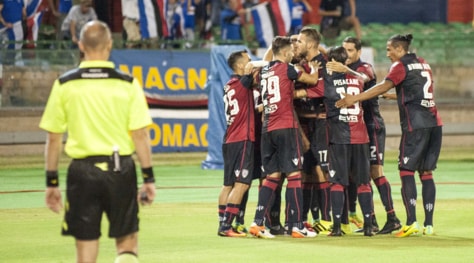 Serie A, Cagliari-Sampdoria 2-1: Joao Pedro e Melchiorri show, ma che papera di Viviano