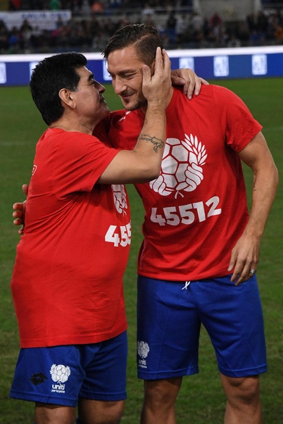 Maradona: «Dirò a Totti di continuare a giocare»