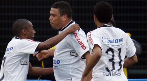 Ronaldo: «Capello non era molto sveglio. Figo a casa? Con quella moglie...»