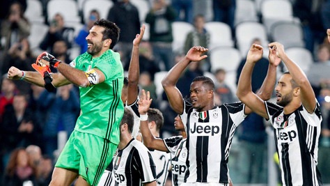 Calcio senza sosta, un mese da impazzire