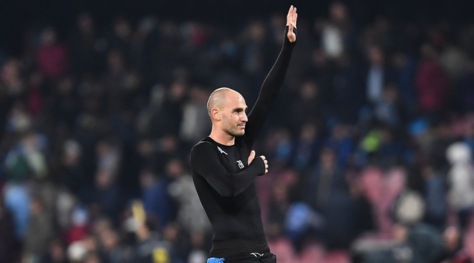 Napoli-Sassuolo, Cannavaro sotto la curva B: canta "Un giorno all'improvviso" 