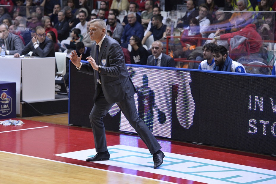 Basket Serie A, Cantù prova Lorbek Basket Serie A, Cantù prova Lorbek