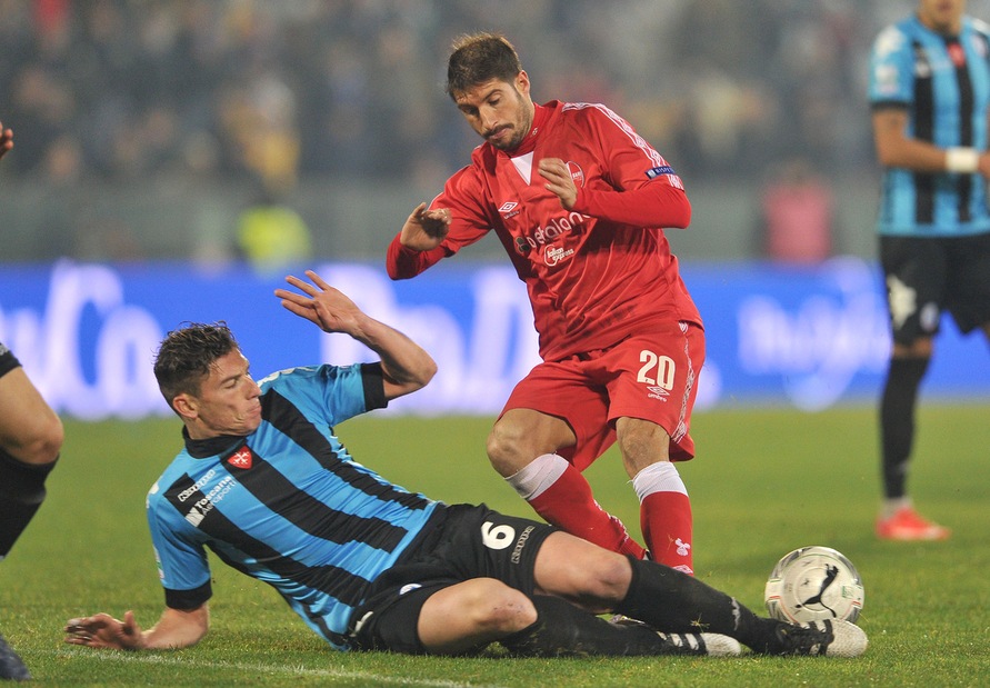 Serie B, solo la traversa ferma il Pisa: 0-0 con il Bari