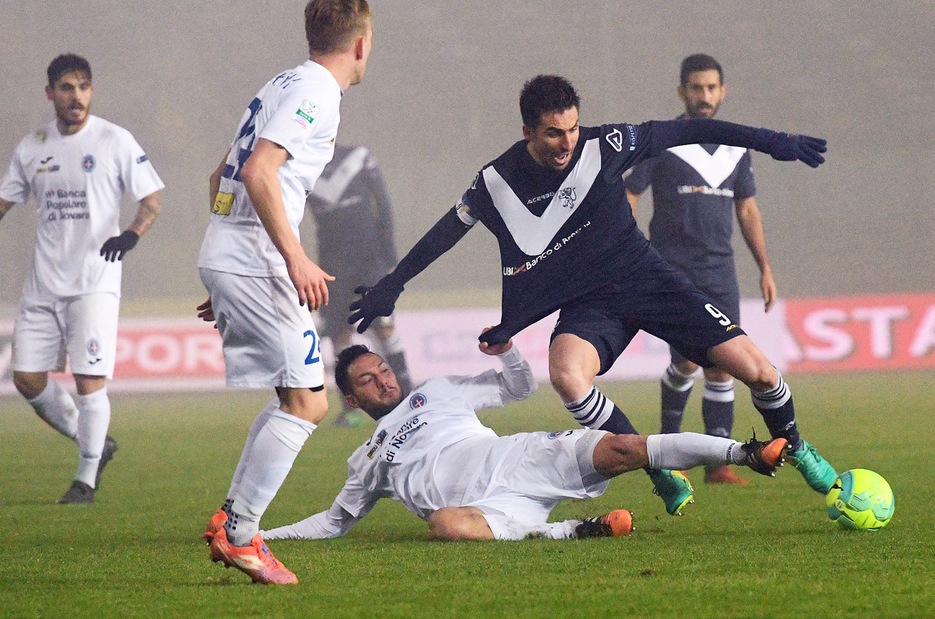 Serie B, Brescia-Novara 0-0: nebbia e grandi parate Serie B, Brescia-Novara 0-0: nebbia e grandi parate