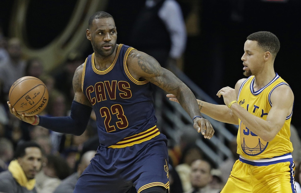 Nba, sotto l'albero c'è Cavaliers-Warriors